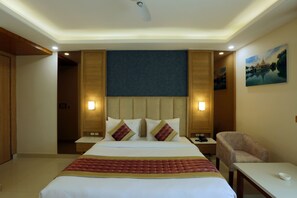 Deluxe Double Room | Desk, rollaway beds, free WiFi, bed sheets - Hotel Sakura by Maps, GURGAON (Gurugram)