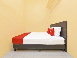 Free WiFi, bed sheets - OYO 90593 Hotel Bajet Gaya Warisan (Kota Bharu)
