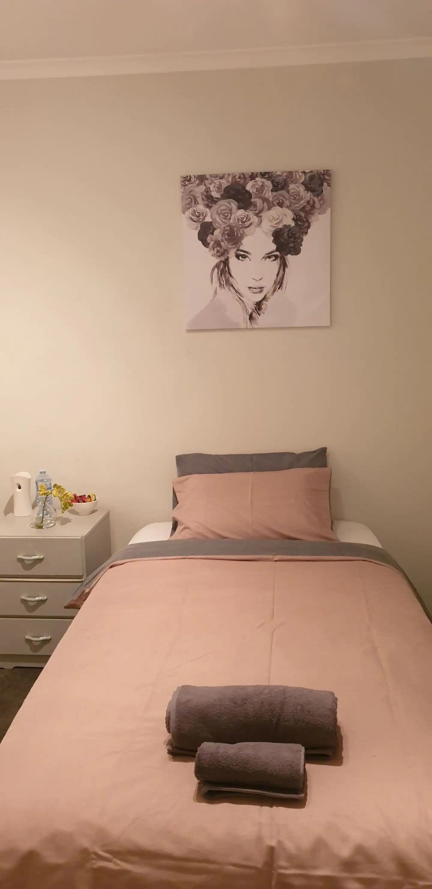 Entire 4 Bedroom Townhouse -sleeps 6/7- All yours