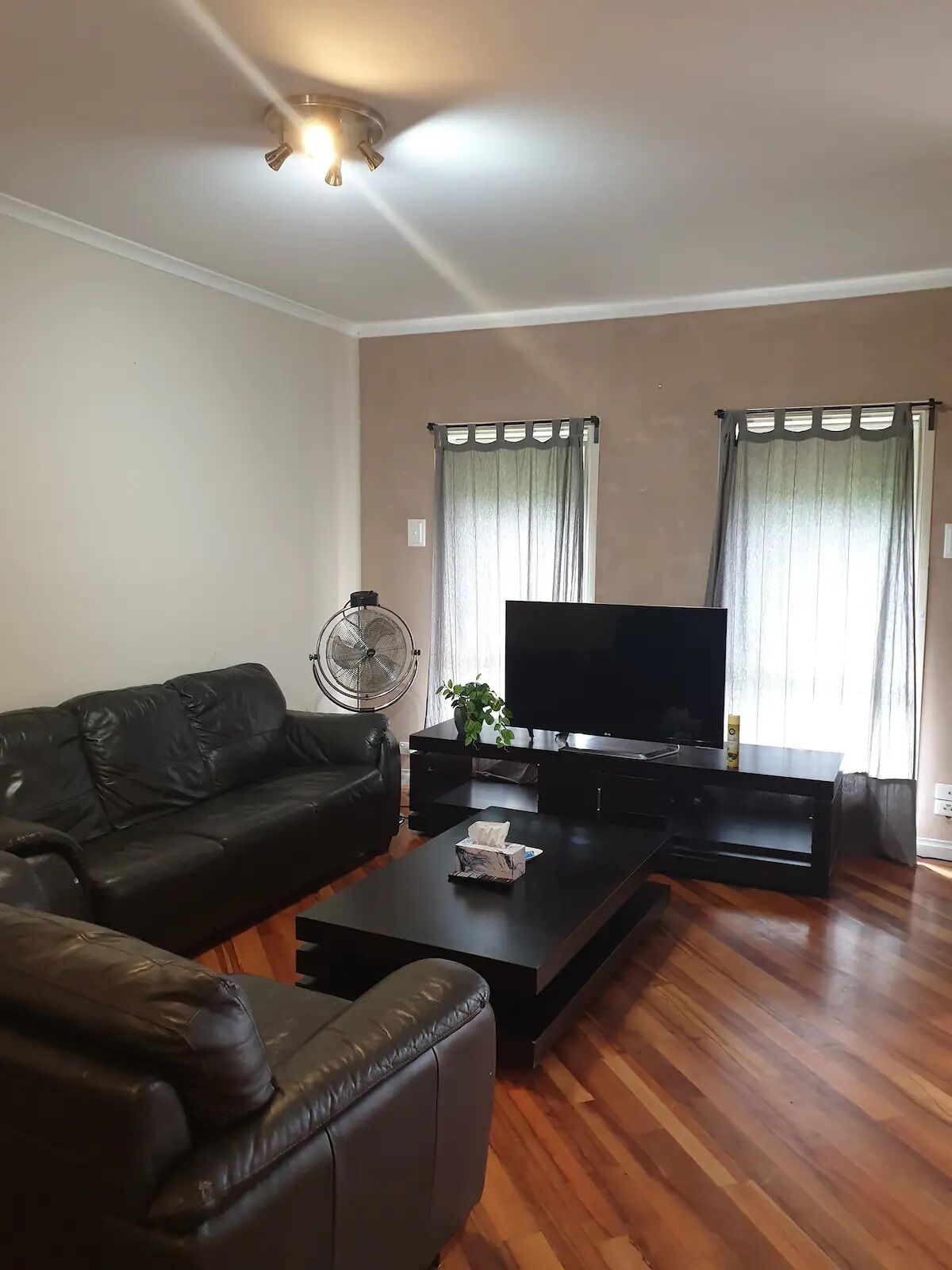 Entire 4 Bedroom Townhouse -sleeps 6/7- All yours