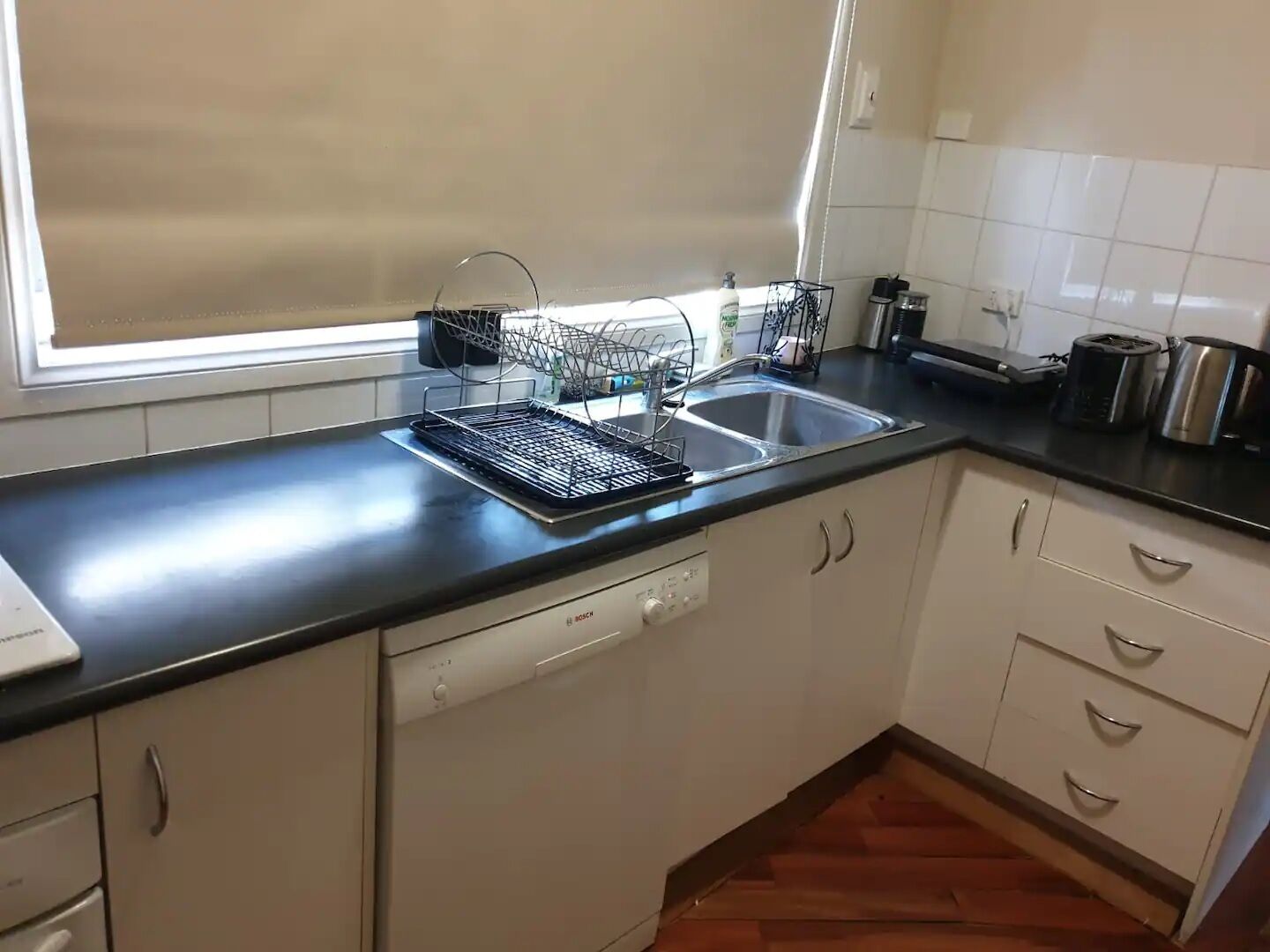 Entire 4 Bedroom Townhouse -sleeps 6/7- All yours