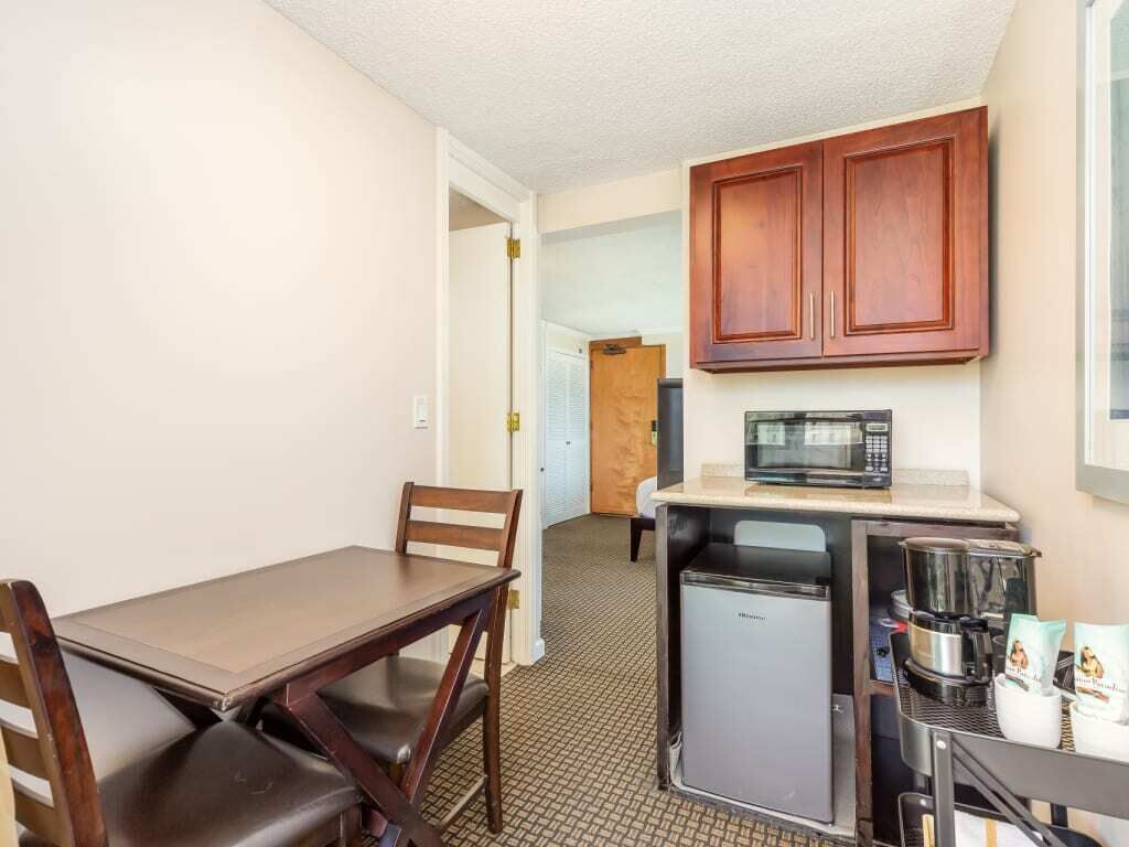 Spacious Partial Ocean View W/Lanai and A/C-BAM #1006