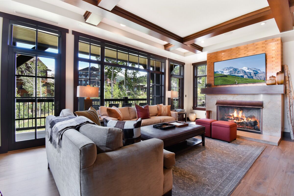 Luxury Condo Located in Empire Pass Neighborhood with Shared Hot Tub