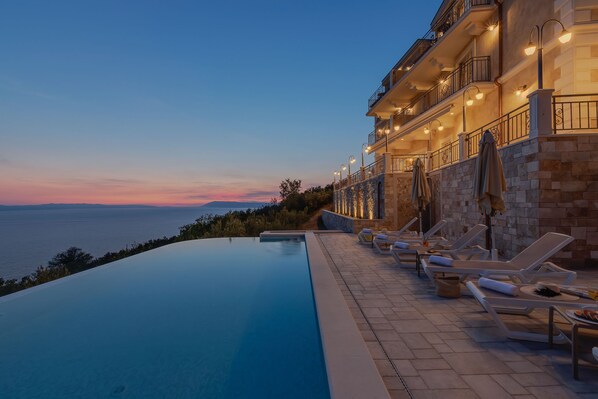 Seasonal outdoor pool - Heritage Hotel Liberan (Podgora)