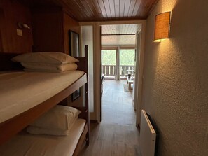 Room - Studio in Châtel for 4 guests, southwest balcony, parking (Châtel)