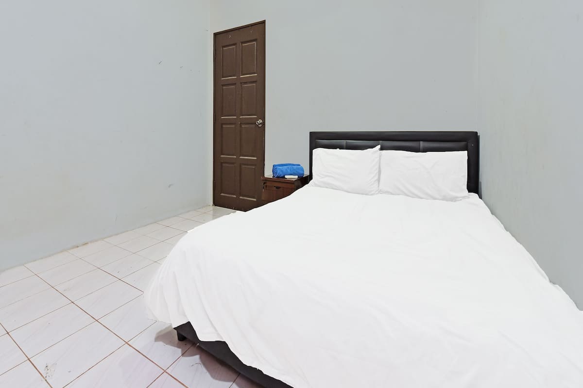 Habitación doble Deluxe, 1 cama Queen size | 1 habitación, escritorio, wifi gratis y ropa de cama
