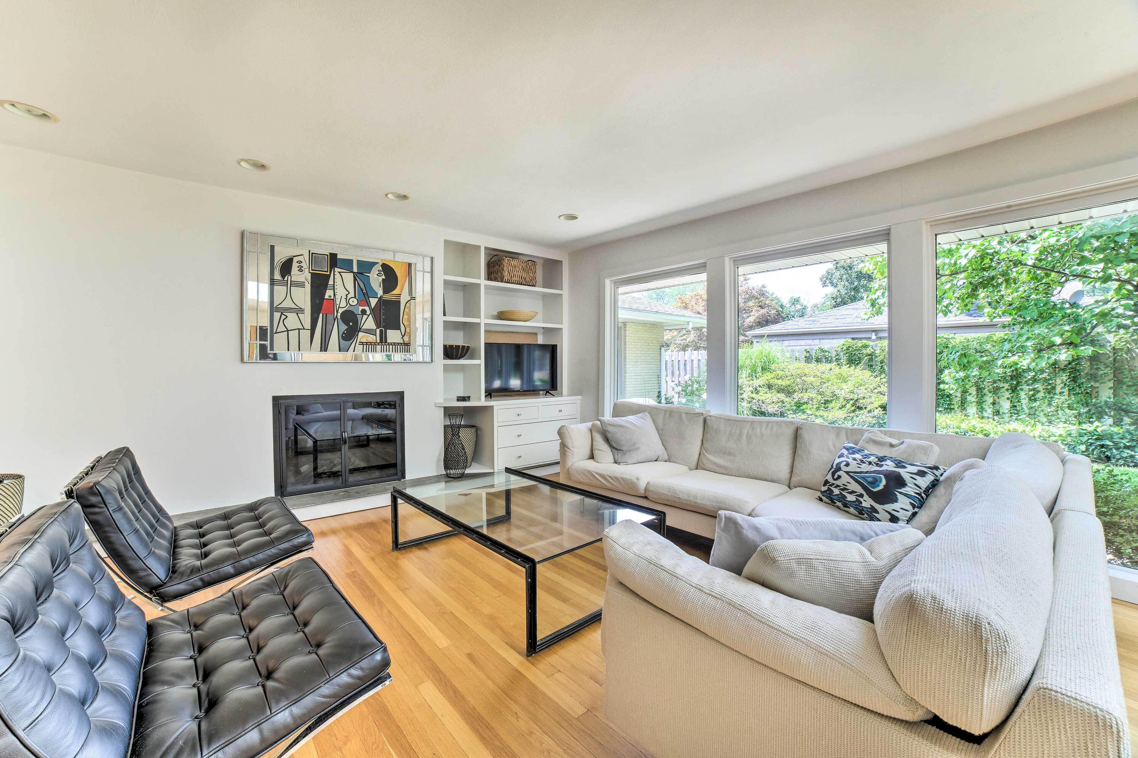 Luxury South Bend Home ~ 1 Mi to Notre Dame!