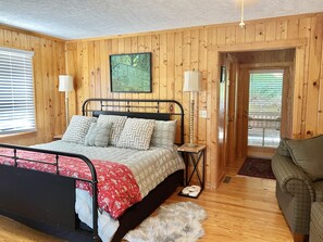 4 bedrooms, travel crib, bed sheets