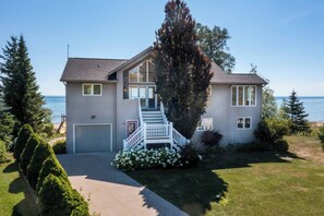 Exterior - Waterfront - Bee's Lake House (Sturgeon Bay)