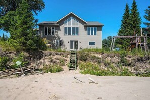 Exterior - Waterfront - Bee's Lake House (Sturgeon Bay)