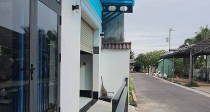 Cozy private room with AC, Bathroom, WiFi, etc