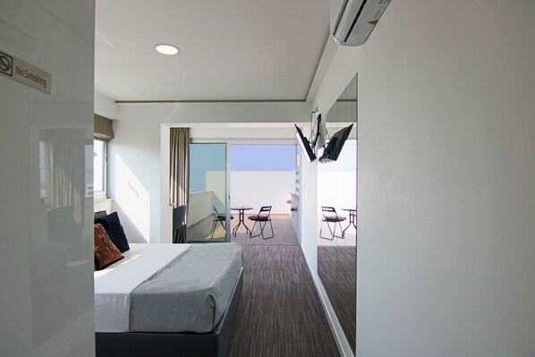 Luxury Studio Suite | 1 bedroom, soundproofing, free WiFi, bed sheets