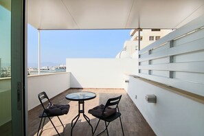Luxury Studio Suite | Terrace/patio