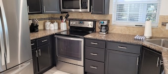2 story stunner 5 minutes to Ponce De Leon Park