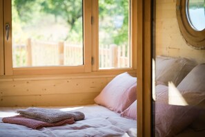 2 bedrooms, bed sheets