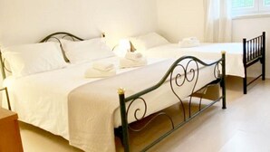 2 bedrooms, iron/ironing board, WiFi (free), bed sheets - Apartment Iris in Funtana, Istria (Funtana)