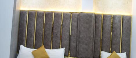 Deluxe Triple Room | 1 bedroom, free WiFi, bed sheets