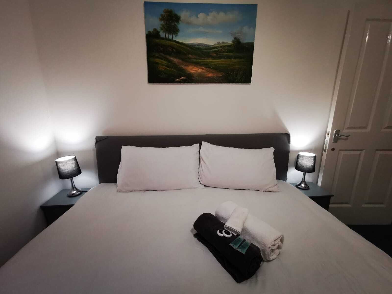 2 多间卧室、熨斗/熨衣板、WiFi、床单