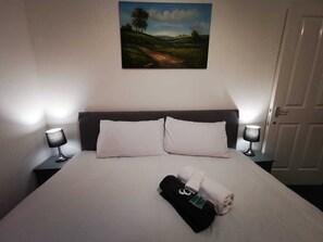 2 slaapkamers, een strijkplank/strijkijzer, wifi, beddengoed