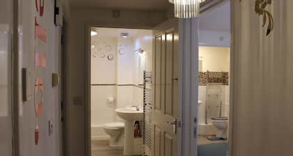 London 2 Bedtooms 2 Bathrooms Apartment FREE PARKING 15 min to central London