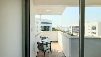 Luxury Studio Suite | Terrace/patio