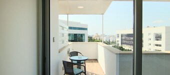 Phaedrus Living Luxury Suite Nicosia 504