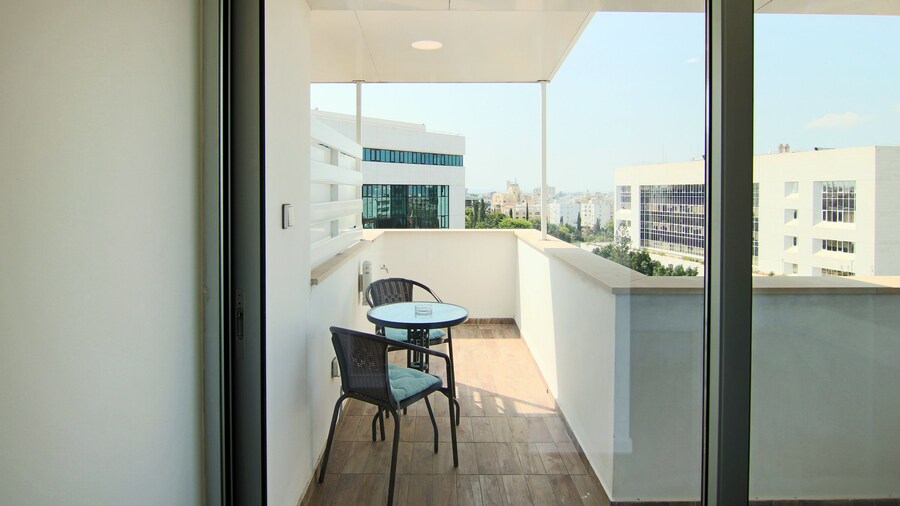 Phaedrus Living Luxury Suite Nicosia 504