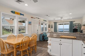 12-web-or-mls-10303-Loon-Kitchen-V4