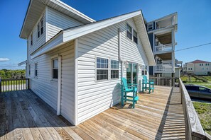 Terrace/patio - Your Perfect Beach Escape Awaits! (North Topsail Beach)