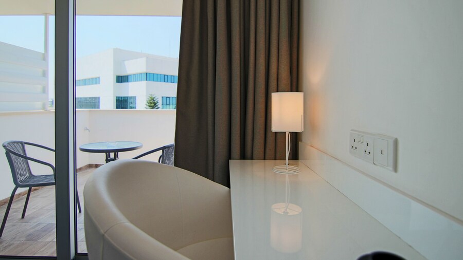 Phaedrus Living Luxury Suite Nicosia 506