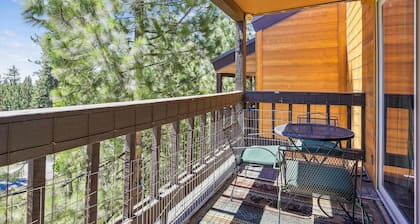 Tahoe City Three Bedroom Condo in a Great Location!
