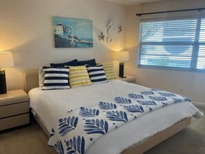 1 bedroom, iron/ironing board, WiFi, bed sheets - Cozy Cabana Unit in Waterfront Resort (Marco Island)