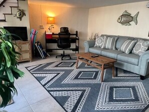 TV - Cozy Cabana Unit in Waterfront Resort (Marco Island)