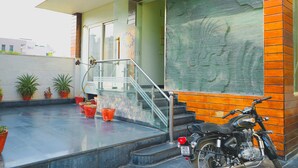 Unclassified image, 5 of 10, button - Platinum sqs key 1345 P (Gurugram)