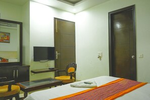 Deluxe Double Room Single Use | Premium bedding, down comforters, in-room safe, free WiFi - Platinum sqs key 1345 P (Gurugram)