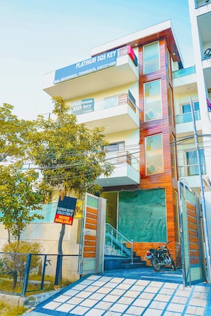 Exterior - Platinum sqs key 1345 P (Gurugram)