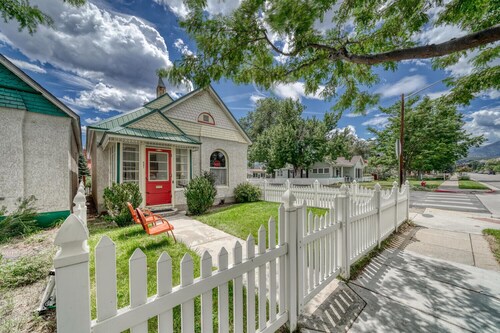 Parkside Cottage - Near Downtown Salida!
