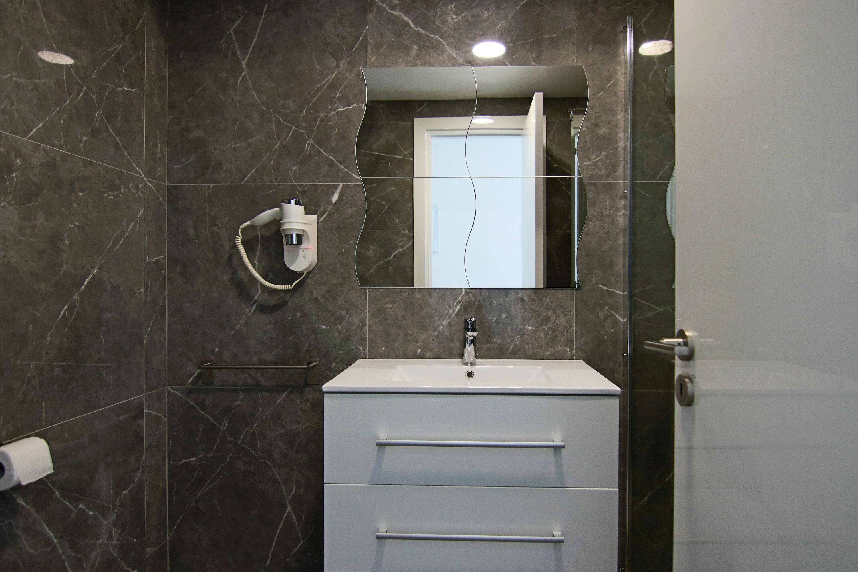 Luxury Studio Suite | Bathroom | Towels