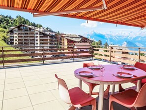 Outdoor dining - Olympic F8 by Interhome (Nendaz)