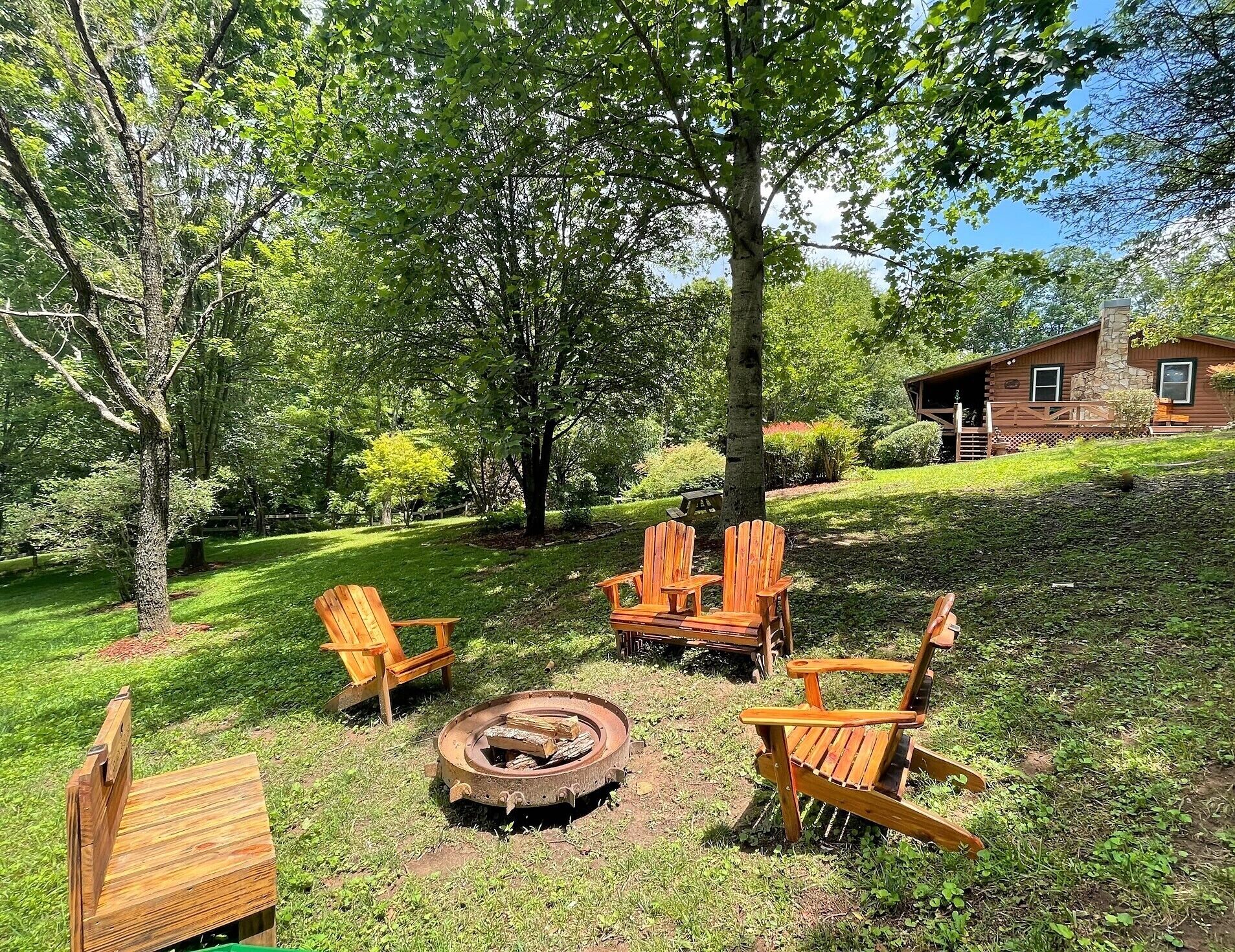 Grumpy Bear Cabin - minutes from downtown Murphy!