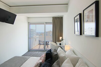Phaedrus Living Luxury Suite Nicosia 508