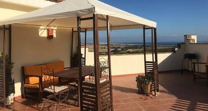 Romantic apartment, 5 mins from beach with scenic view & 350mbps high speed WiFi