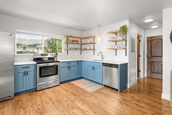 Fridge, microwave, oven, stovetop