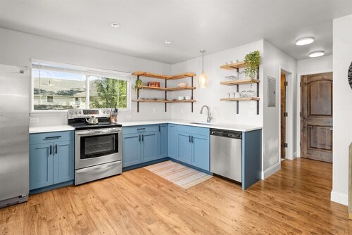 Dwell Well on Main - Best Deck in Carbondale!