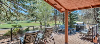 Spacious Sunriver Home on Golf Course with Hot Tub, SHARC Passes & Game Room