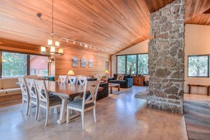 Interior - Spacious Sunriver Home on Golf Course with Hot Tub, SHARC Passes & Game Room (Sunriver)