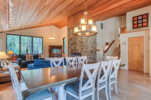 Smart TV, fireplace, video game console, DVD player - Spacious Sunriver Home on Golf Course with Hot Tub, SHARC Passes & Game Room (Sunriver)