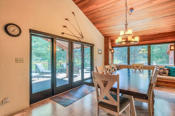 Interior - Spacious Sunriver Home on Golf Course with Hot Tub, SHARC Passes & Game Room (Sunriver)