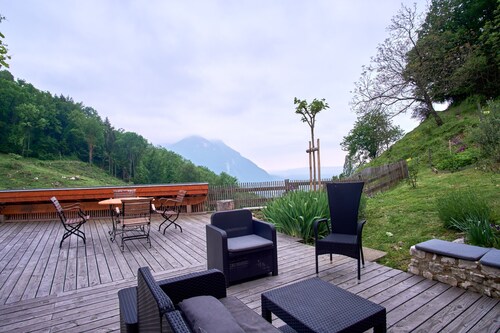 Logement de vacances "Maison de pierre" avec vue magnifique