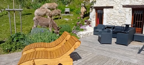 Logement de vacances "Maison de pierre" avec vue magnifique